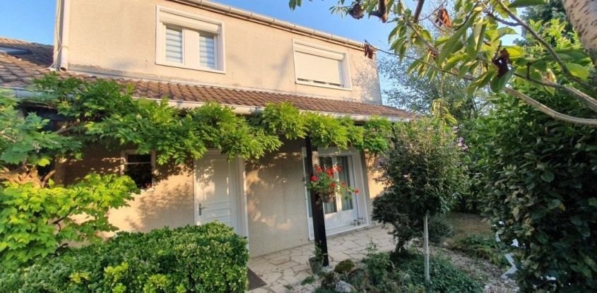 House 6 rooms of 133 m² in Mandres-les-Roses (94520)
