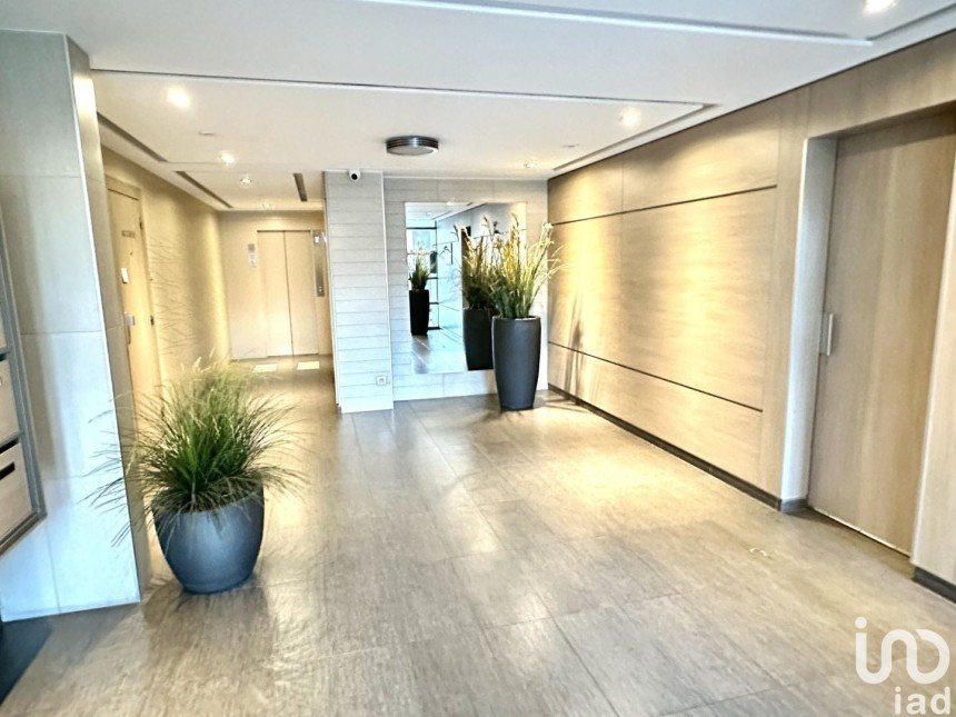 Appartement 2 pièces de 53 m² à Courbevoie (92400)