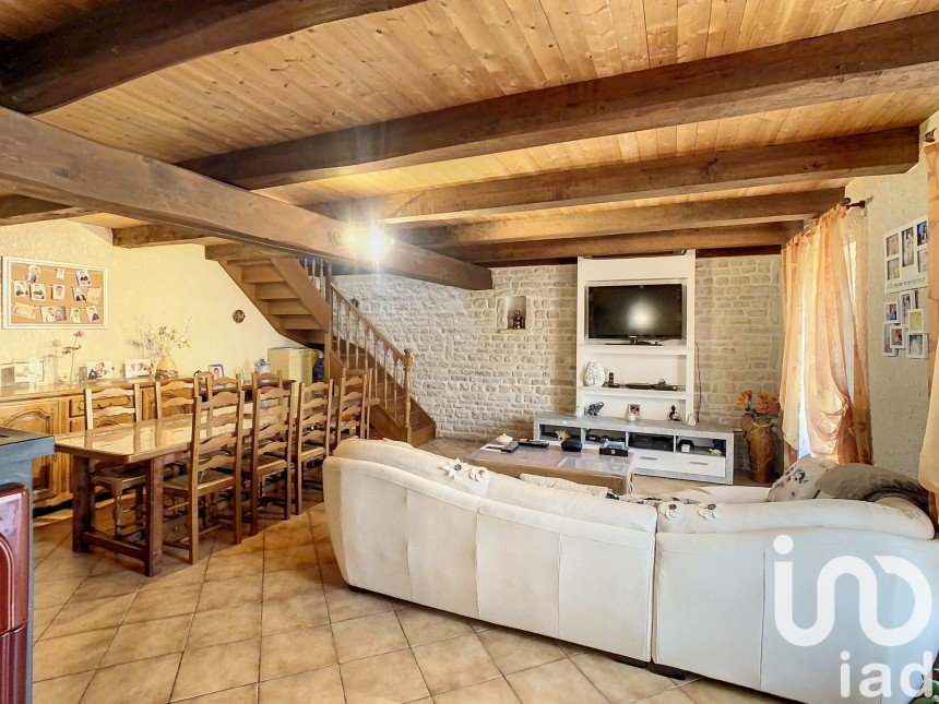 Village house 4 rooms of 93 m² in Saint-Christophe (17220)