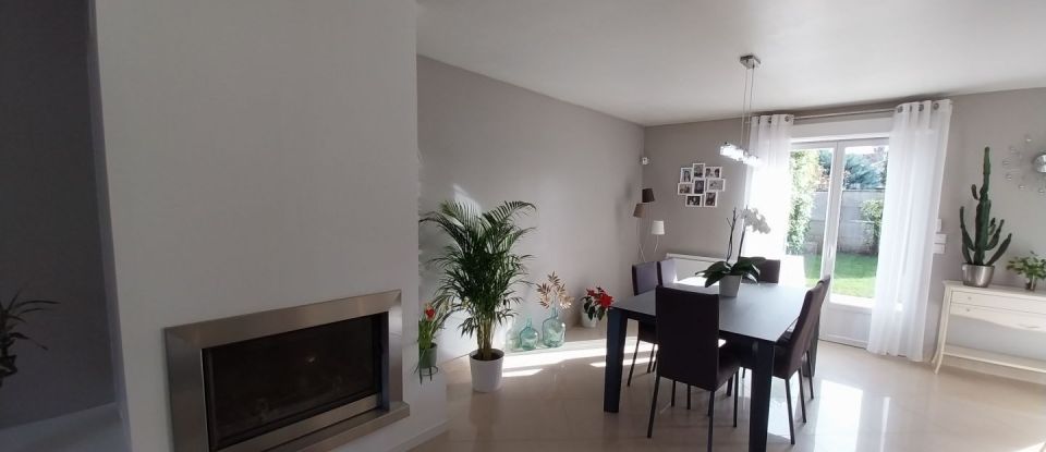 House 6 rooms of 104 m² in Montfermeil (93370)