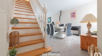 House 6 rooms of 119 m² in Élancourt (78990)