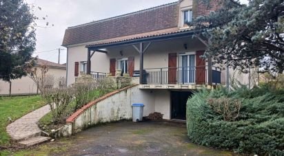 Maison 8 pièces de 185 m² à Usson-du-Poitou (86350)