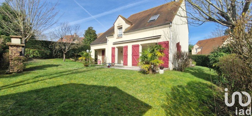 Maison traditionnelle 6 pièces de 163 m² à Marolles-en-Brie (94440)