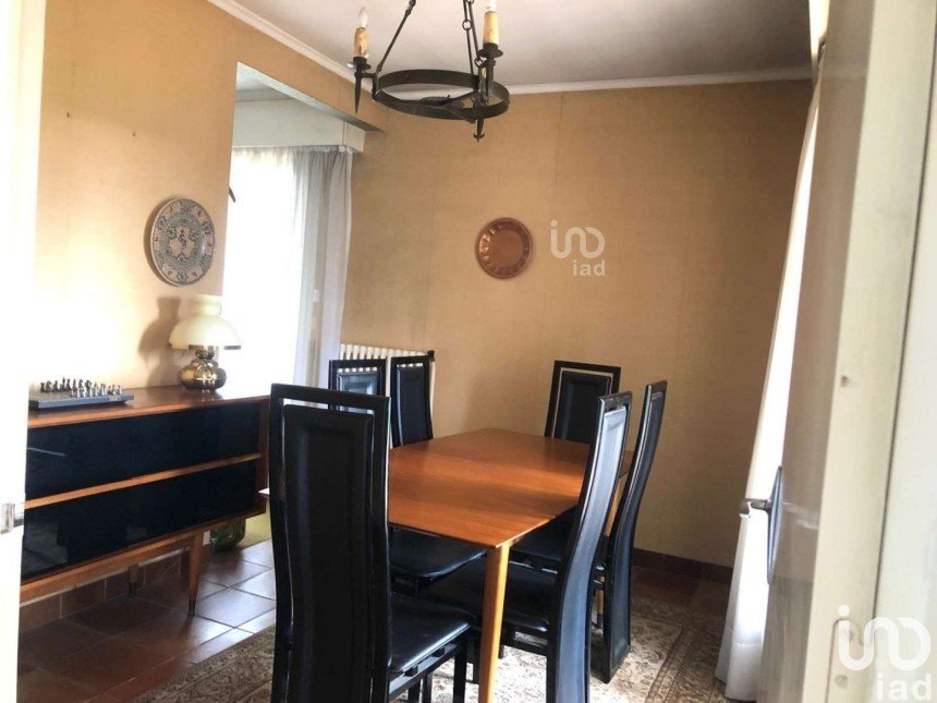 House 8 rooms of 185 m² in Courteuil (60300)