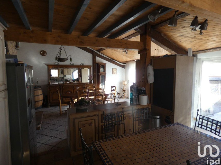 Maison 6 pièces de 133 m² à Laragne-Montéglin (05300)