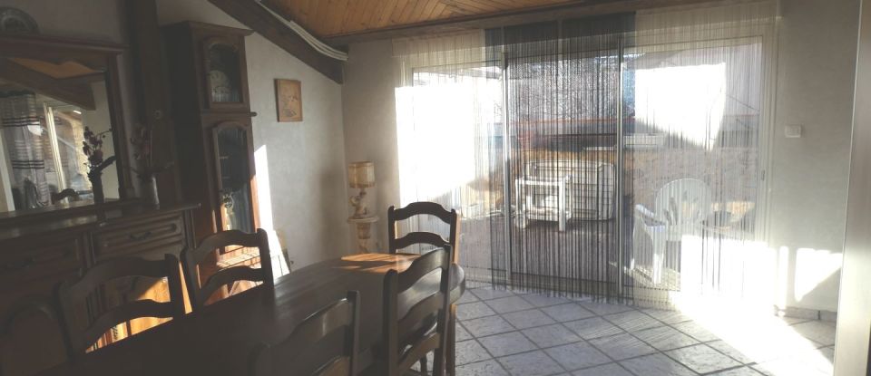 House 6 rooms of 133 m² in Laragne-Montéglin (05300)