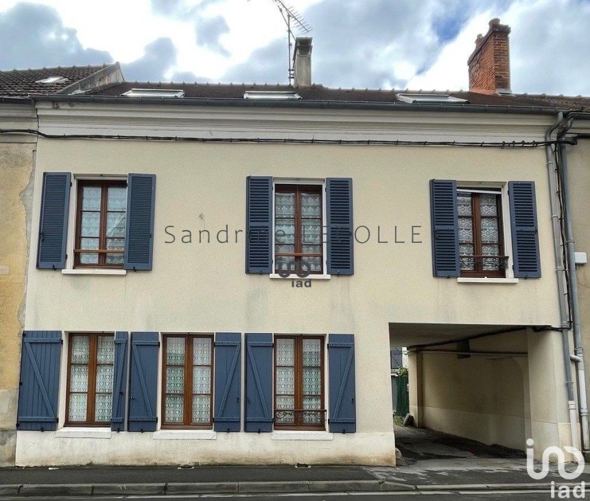 House 4 rooms of 90 m² in Quincy-Voisins (77860)