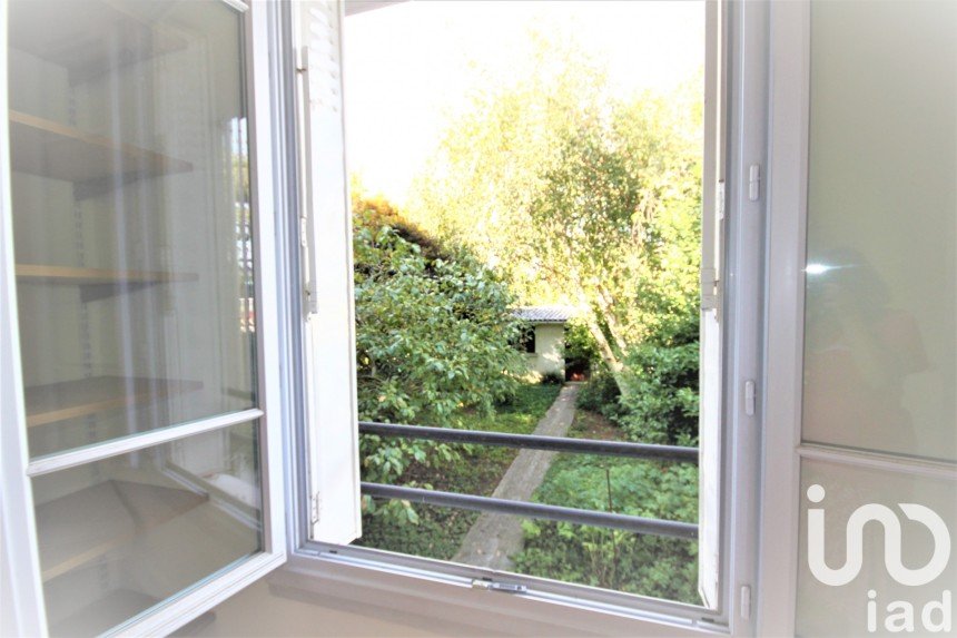 Traditional house 7 rooms of 145 m² in Clamart (92140)