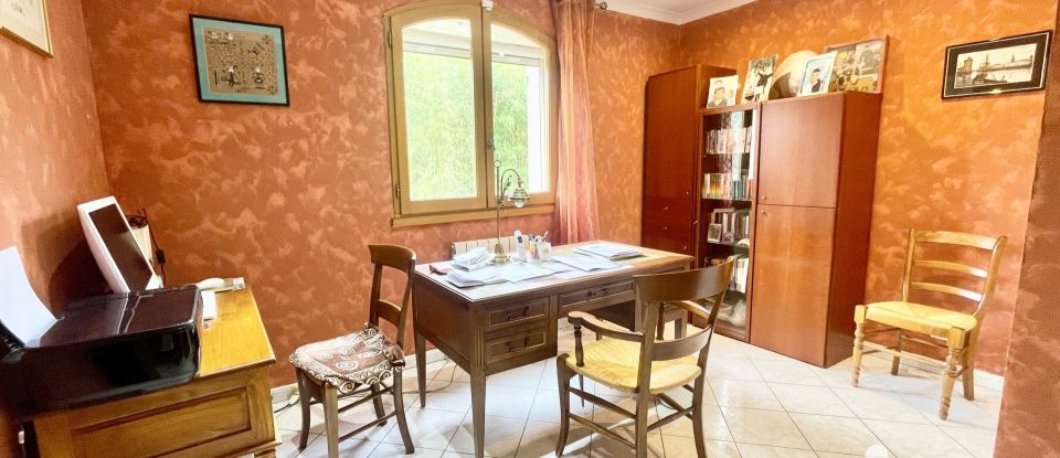 Traditional house 5 rooms of 155 m² in Cabrières (30210)
