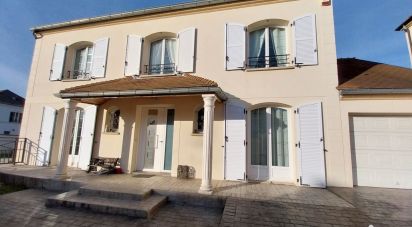 House 7 rooms of 180 m² in Claye-Souilly (77410)