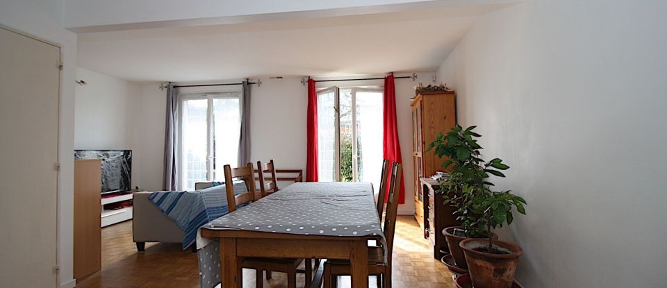 House 6 rooms of 117 m² in Le Mesnil-Saint-Denis (78320)