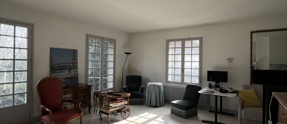House 9 rooms of 210 m² in Ablon-sur-Seine (94480)