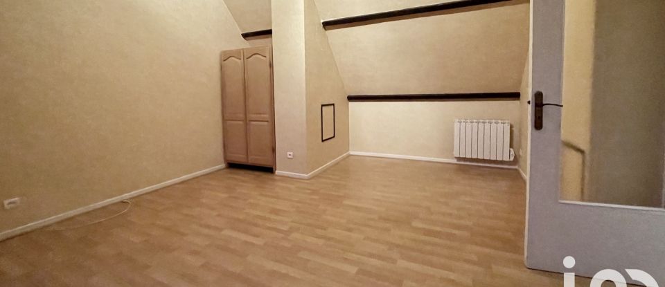 Apartment 3 rooms of 74 m² in Auxerre (89000)