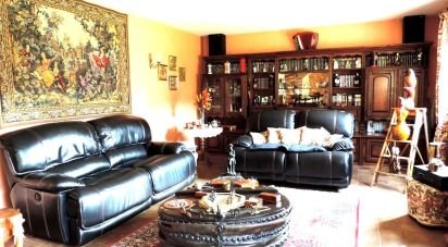House 6 rooms of 235 m² in Longueville (77650)