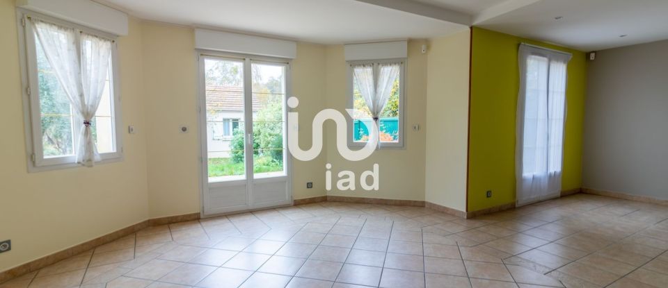 House 9 rooms of 180 m² in Élancourt (78990)