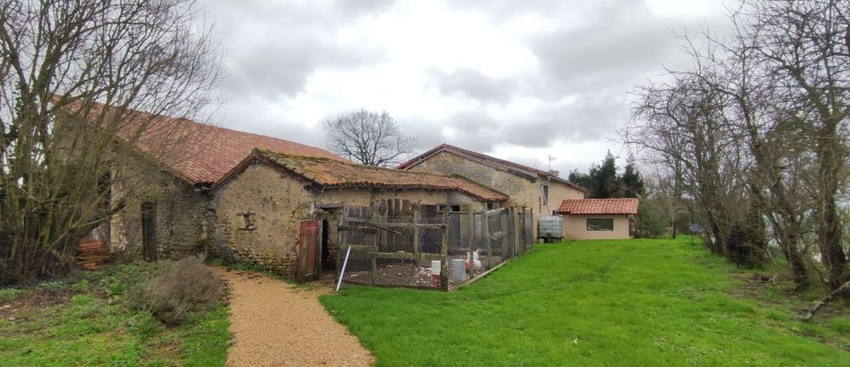 Farm 9 rooms of 180 m² in Sommières-du-Clain (86160)