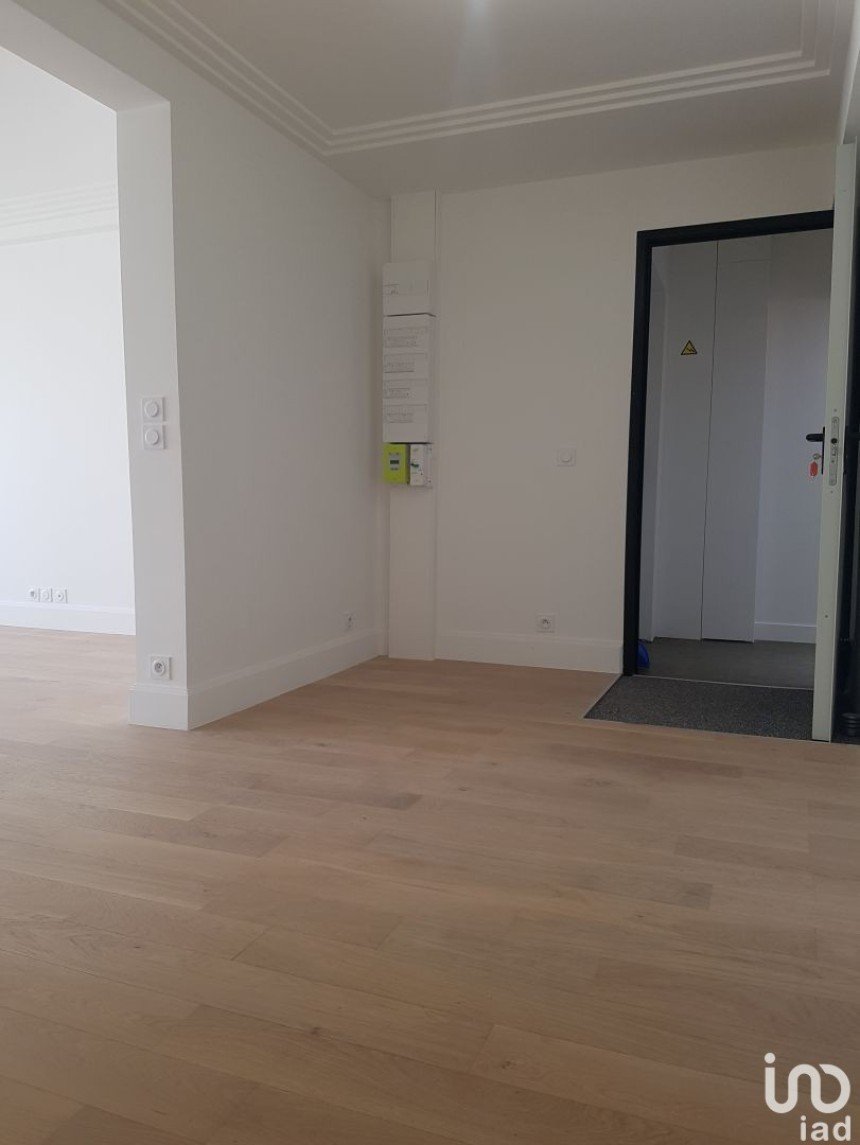 Apartment 3 rooms of 67 m² in Courbevoie (92400)