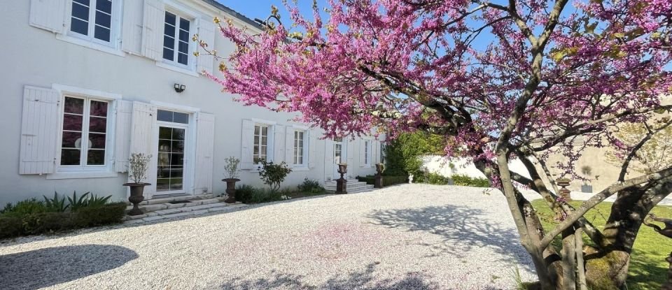 Mansion 7 rooms of 320 m² in Dompierre-sur-Mer (17139)