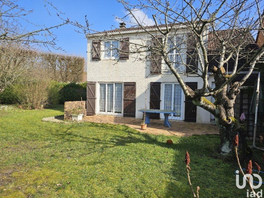 House 5 rooms of 110 m² in Savigny-le-Temple (77176)