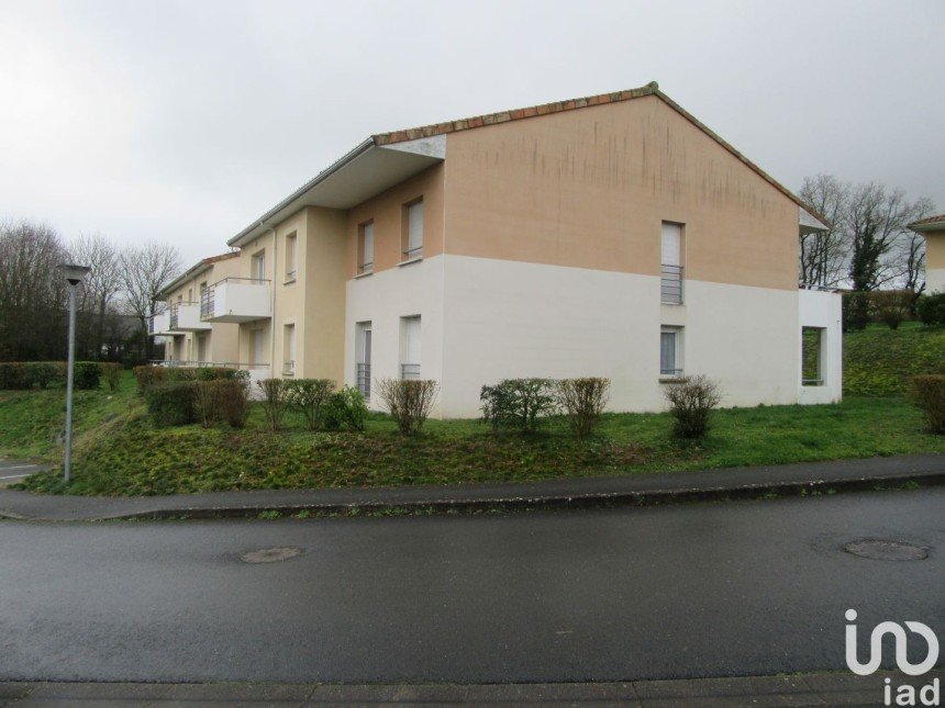 Apartment 3 rooms of 64 m² in Bressuire (79300)