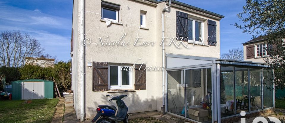 House 5 rooms of 95 m² in Mantes-la-Ville (78711)