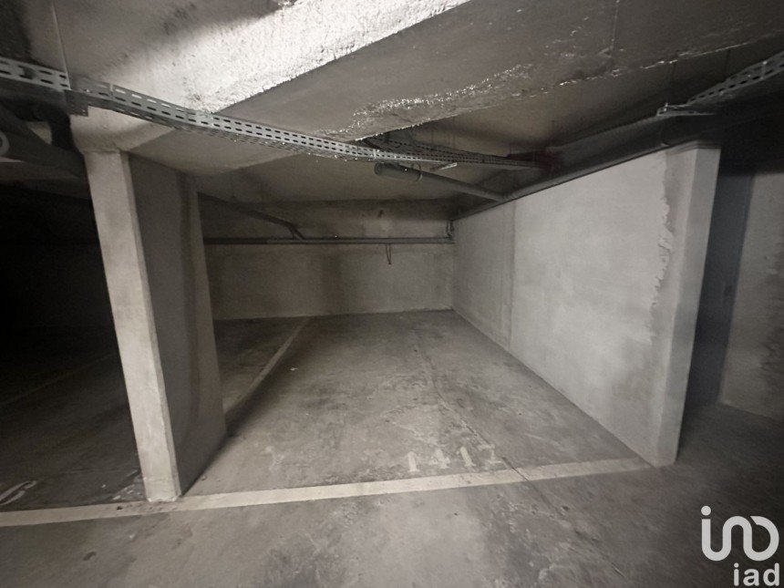 Parking/garage/box de 15 m² à Trappes (78190)