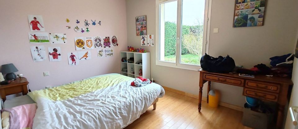 House 6 rooms of 141 m² in Saint-Magne-de-Castillon (33350)