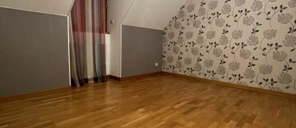 House 6 rooms of 135 m² in Épouville (76133)