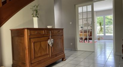 House 8 rooms of 209 m² in Tours (37100)