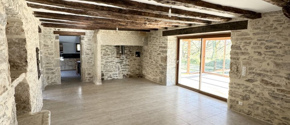 Maison traditionnelle 8 pièces de 183 m² à Brengues (46320)