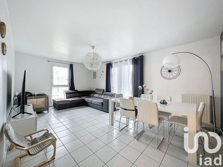 Apartment 4 rooms of 83 m² in Sainte-Geneviève-des-Bois (91700)