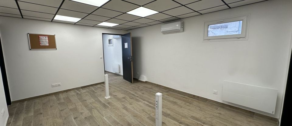 Commercial walls of 203 m² in Pierre-Levée (77580)