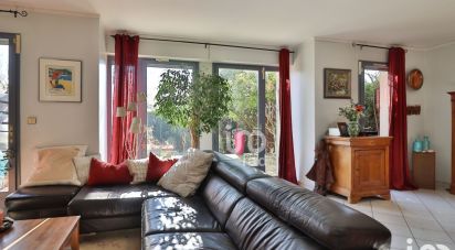 House 6 rooms of 135 m² in Feucherolles (78810)