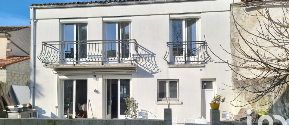 Maison 5 pièces de 144 m² à Salignac-sur-Charente (17800)