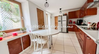 House 9 rooms of 220 m² in Linas (91310)