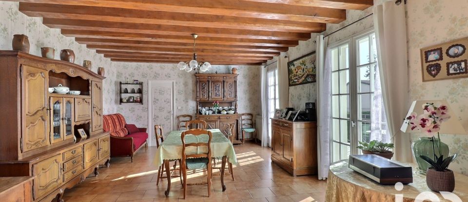 Traditional house 5 rooms of 140 m² in Montreuil-en-Touraine (37530)