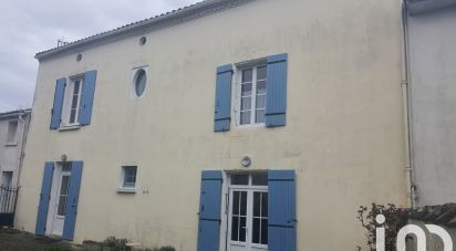 House 6 rooms of 149 m² in Loulay (17330)