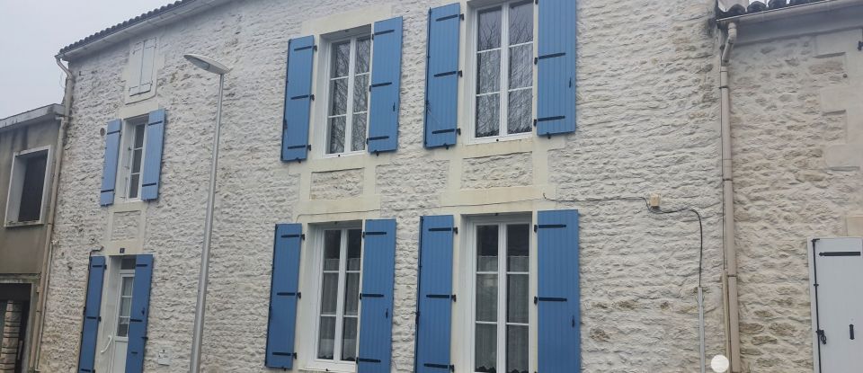 Maison 6 pièces de 149 m² à Loulay (17330)