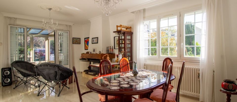 Maison 10 pièces de 230 m² à Sucy-en-Brie (94370)