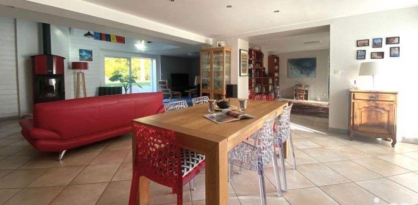 House 6 rooms of 194 m² in Angoulême (16000)