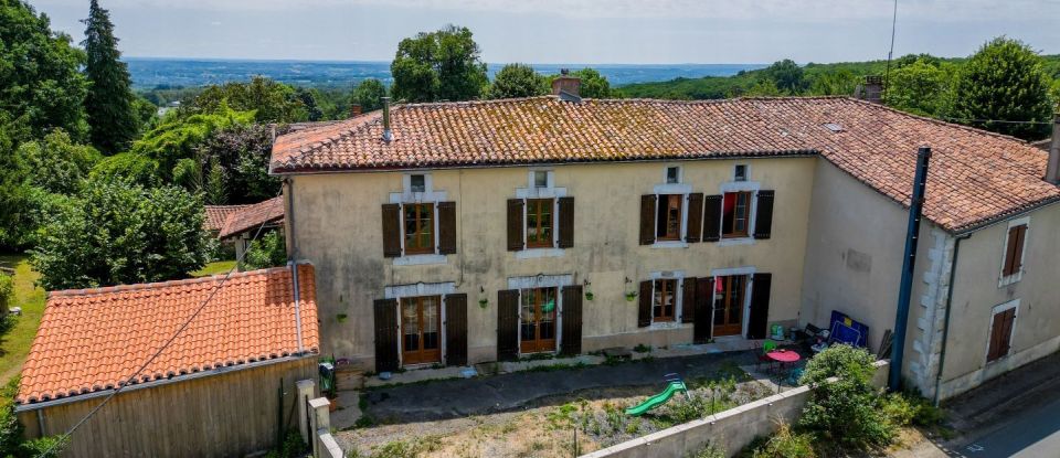 House 7 rooms of 206 m² in Rouzède (16220)