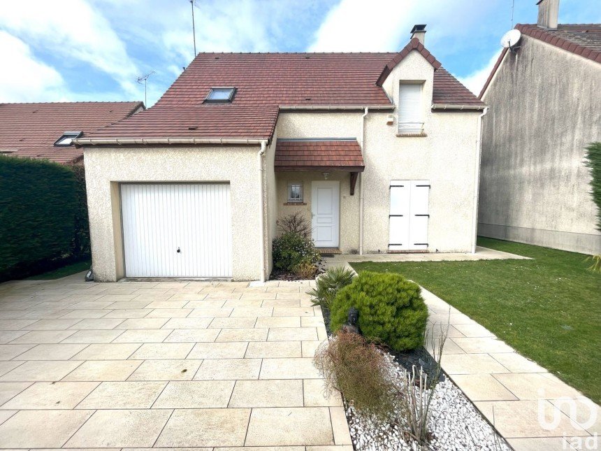 House 5 rooms of 106 m² in Le Perray-en-Yvelines (78610)