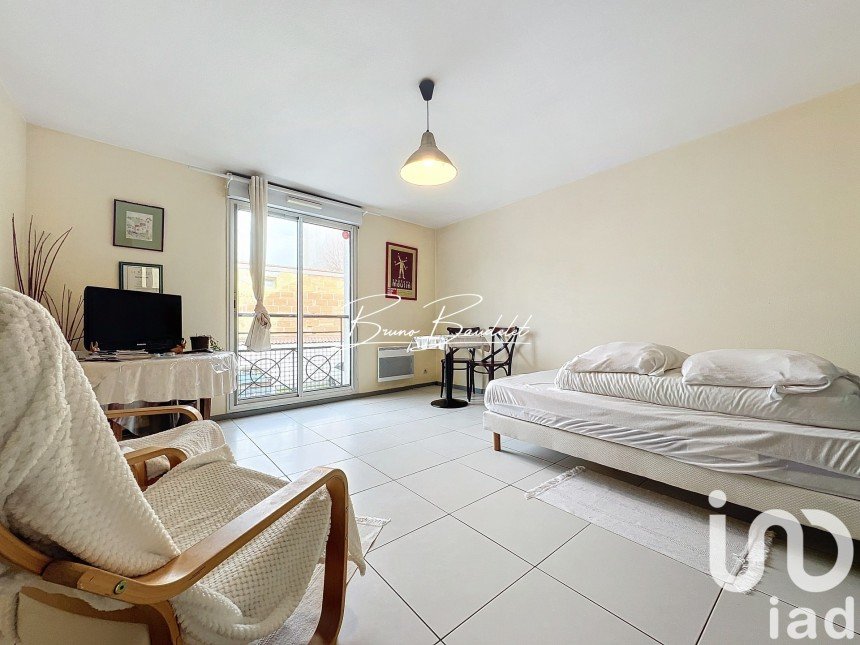 Apartment 1 room of 27 m² in Bordeaux (33000)