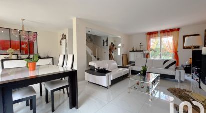 Maison traditionnelle 6 pièces de 156 m² à Santeny (94440)