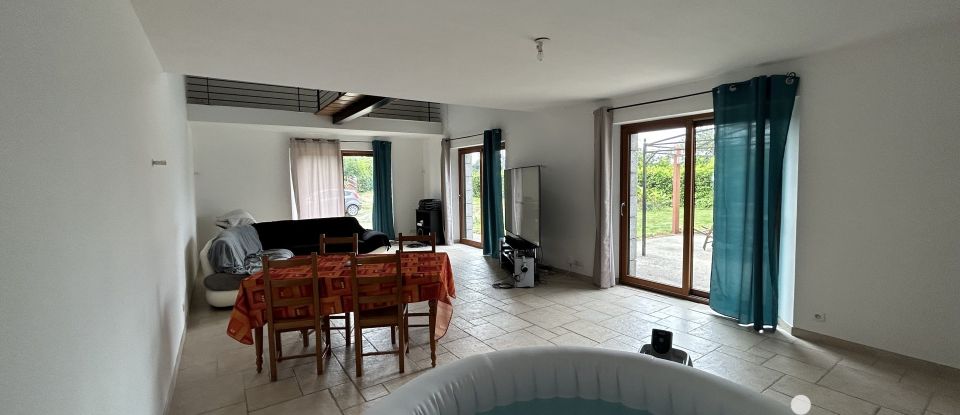 House 6 rooms of 240 m² in Châtillon-en-Vendelais (35210)