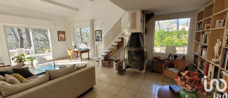 House 7 rooms of 222 m² in Pernes-les-Fontaines (84210)
