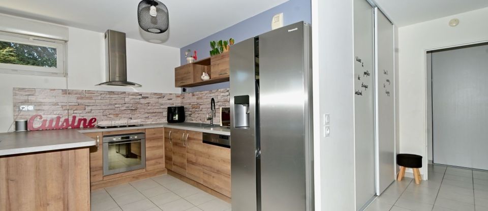 Apartment 4 rooms of 79 m² in Rillieux-la-Pape (69140)