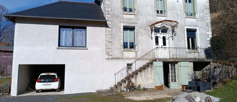 Traditional house 4 rooms of 120 m² in Vic-sur-Cère (15800)