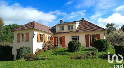 Traditional house 7 rooms of 152 m² in Fontenay-le-Comte (85200)
