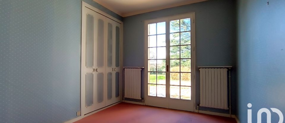 Traditional house 7 rooms of 152 m² in Fontenay-le-Comte (85200)